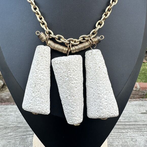 Brutalist Modernist Gold Chain Necklace Sculptural White Abstract Pendant Vtg - Picture 2 of 5